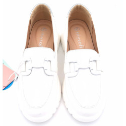 Mocasín de mujer color blanco doble suela antideslizante planta acolchada. MYSOFT