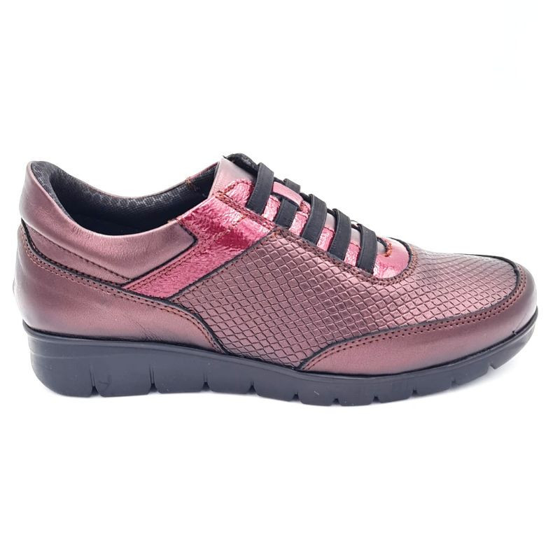 Zapato piel. Empeine grabado. Ajuste elásticos. Plantilla extraíble. Piso goma antideslizante. Baerchi