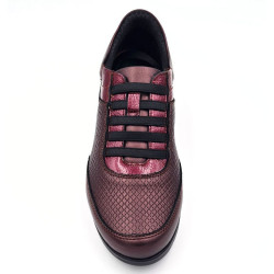 Zapato piel. Empeine grabado. Ajuste elásticos. Plantilla extraíble. Piso goma antideslizante. Baerchi