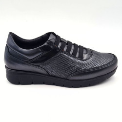 Zapato piel. Empeine grabado. Ajuste elásticos. Plantilla extraíble. Piso goma antideslizante. Baerchi