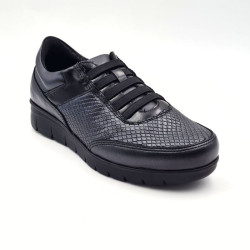 Zapato piel. Empeine grabado. Ajuste elásticos. Plantilla extraíble. Piso goma antideslizante. Baerchi