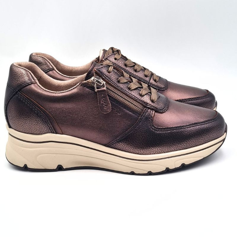 Sneaker piel,ajuste cordones con cremallera lateral.Plantilla anatómica extraíble.Ligera cuña,suela antideslizante.Tamaris.