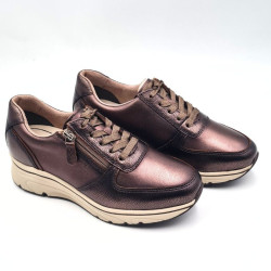Sneaker piel,ajuste cordones con cremallera lateral.Plantilla anatómica extraíble.Ligera cuña,suela antideslizante.Tamaris.